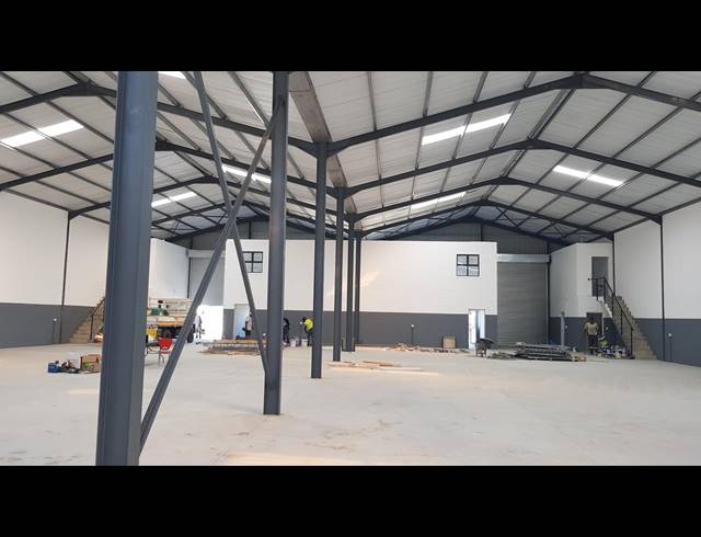 1,107M² FACTORY TO LET IN SAXENBURG PARK 2
